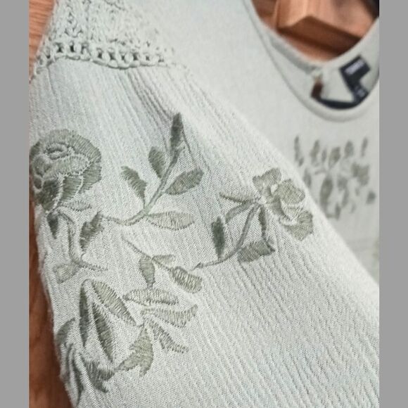 TORRID PLUS SIZE Long sleeve seagrass crinkle gauze embroidery blouse Size 4X - Picture 8 of 16